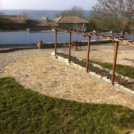 Guest house Lionsgate Pomoshtitsa
